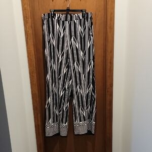 New York & Company Black and White Geometric Wide Leg Pants